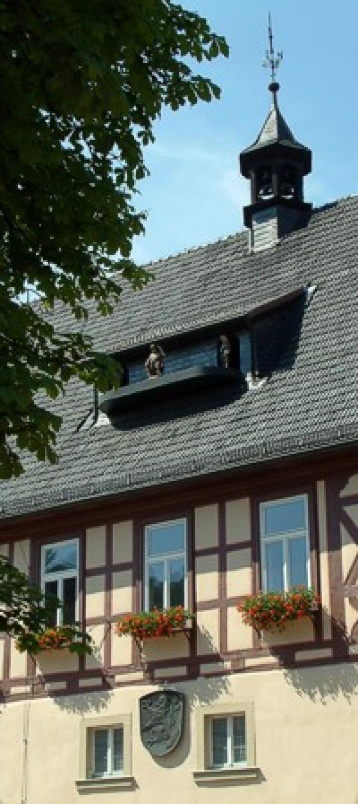 Rathausdach mit Glockenspiel